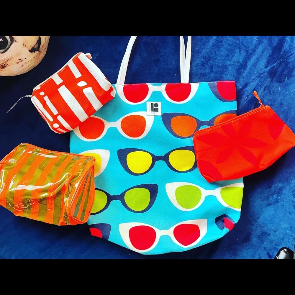 ⭐️ NEW LISA PERRY TRAVEL TOTE AND MAKEUP BEACH BAG LOT OF 4